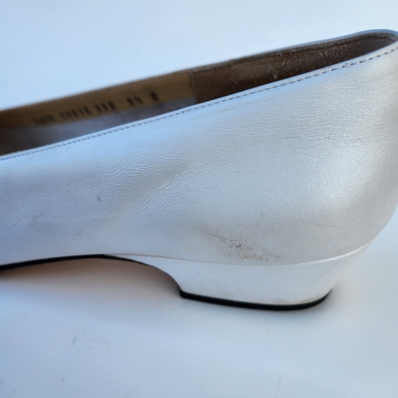 Salvatore Ferragamo Vintage '00 Vara White Leather Flats With Bow - Picture 13 of 15